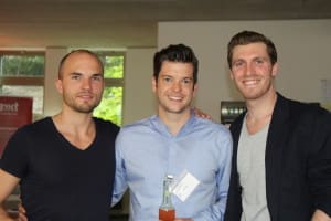 Auch das Familonet Gründer-Team kommt geschlossen, allerdings muss Hauke (m) sich der Jury allein stellen. — mit David Nellessen, Hauke Windmüller und Michael Asshauer