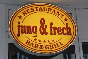 Erste Businesslunch Station: Das jung und frech auf dem Schulterblatt: Burger futtern