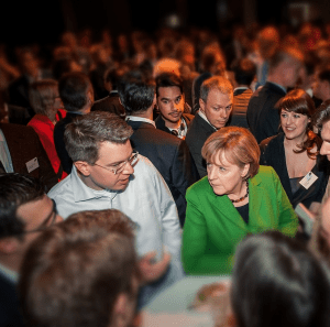 Im Auftrag für das Unternehmertum: Frank Thelen im Gespräch mit Kanzlerin Merkel (Quelle: Frank Thelen)