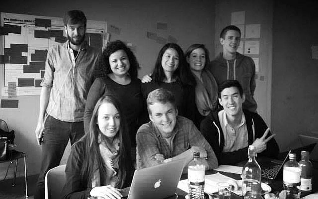 Das Team von PeopleSay beim Startup Weekend Hamburg. Mit dabei: Anna (2. v. li. hinten), Caroline (vorne li.) und Thomas (vorne re.), die auch zu comate.me gehör(t)en.