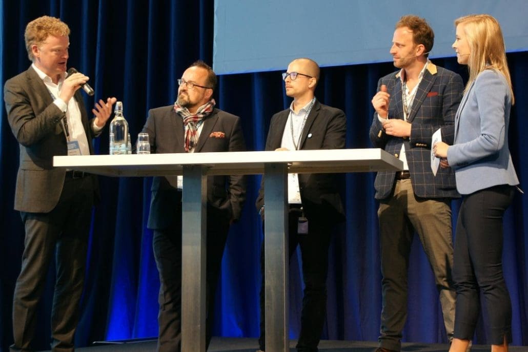 Martin Jung (IFB), Martin Mahn (Hamburg Innovation), Sebastian Tempel (Startup Dock), Nick Sohnemann (Future Candy) und Moderatorin Alina Wegner bei der Auftaktdiskussion