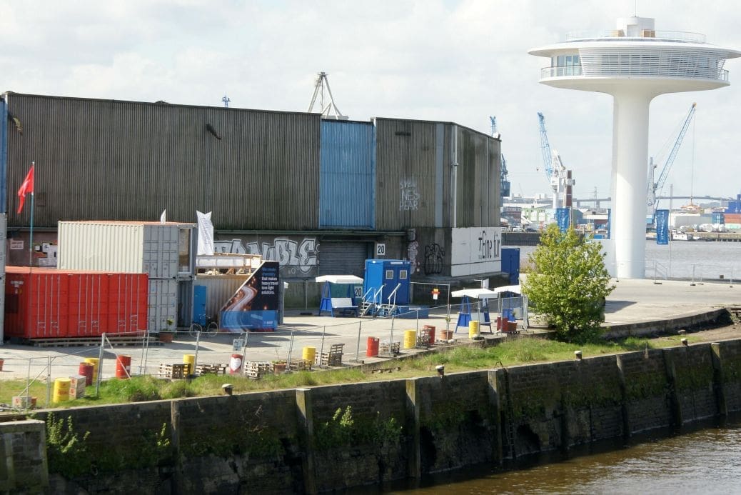 In den weißen Containern in der Mitte hat Floatility seinen Hamburger Unternehmenssitz.