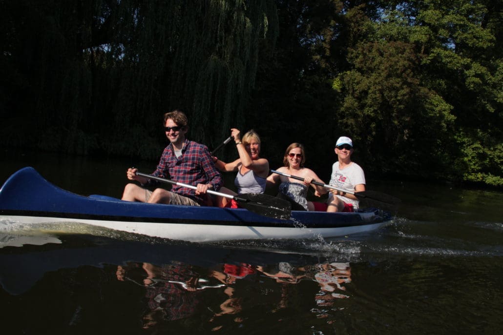 Das diesjährige Teamevent fand auf dem Wasser statt – beim gemeinsamen Paddeln.