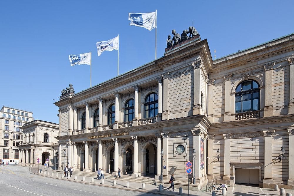 Die Handelskammer Hamburg (Foto: Handelskammer Hamburg/Daniel Sumesgutner) bietet umfassende Beratung.