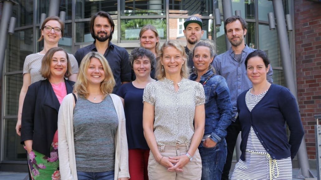 Ein Teil des Teams von YogaEasy