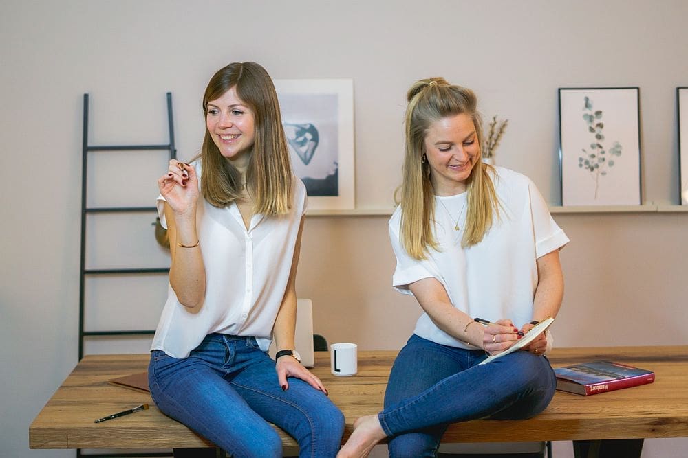 Die tvey-Gründerinnen Anna-Lena Busch und Saskia Detering