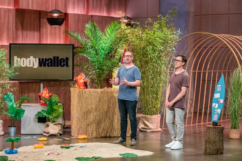 Axel Kosuch und Christian Schranz bleiben mit Bodywallet bei den Löwen nicht richtig kleben.  (Foto: TVNOW / Bernd-Michael Maurer)