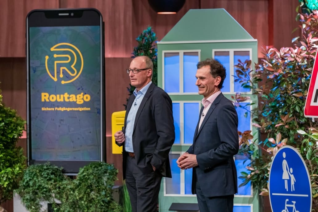 Gerd Güldenpfennig und Stefan Siebert präsentieren ihre App Routago für Menschen mit Sehbehinderung und Blinde (Foto: TVNOW / Bernd-Michael Maurer)