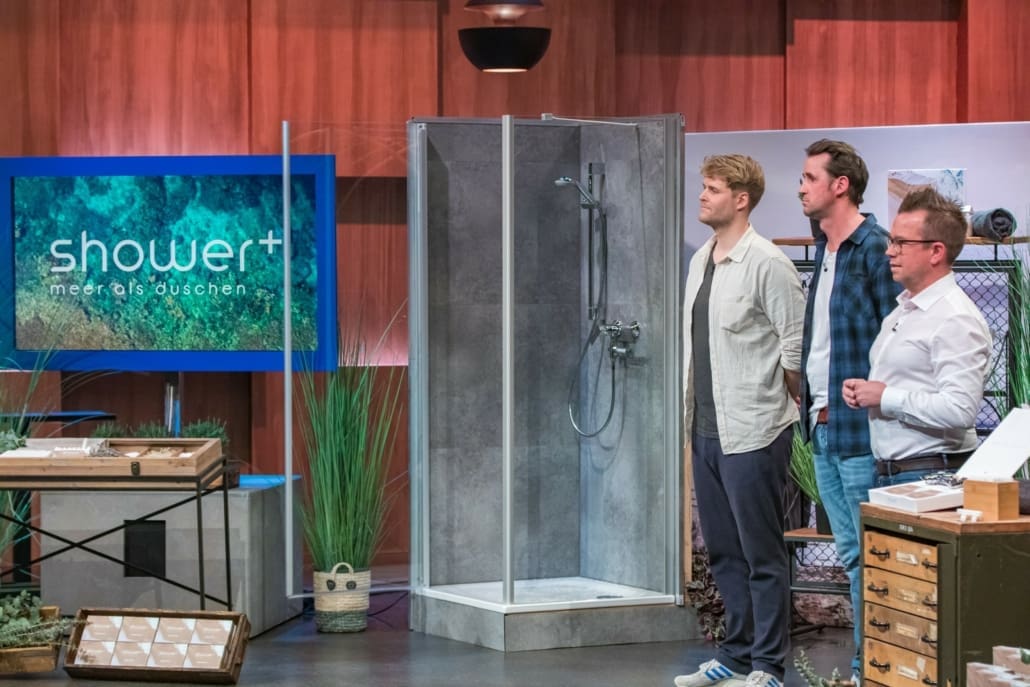 Benedikt Linne, René Sackel und Björn Bourdin duschen dank shower+ mit Salzwasser.