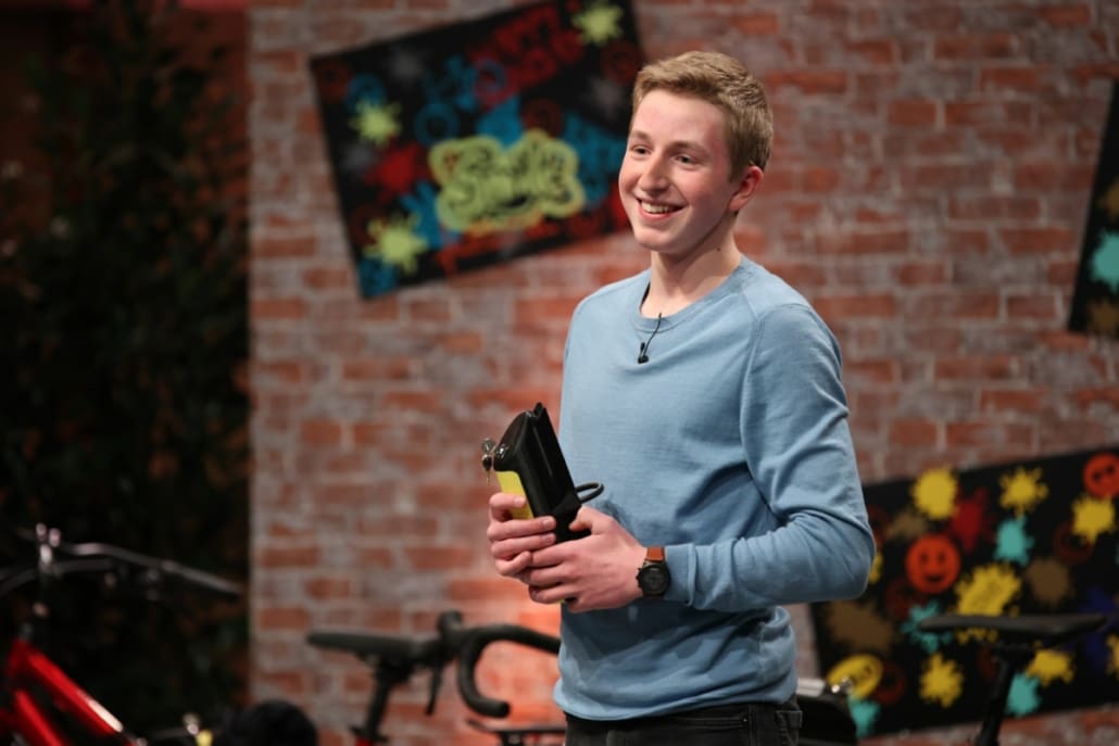 Aaron Holzhäuer mit seinem Fahrradtresor BeeSafe, der inzwischen BeeMyBox heißt.