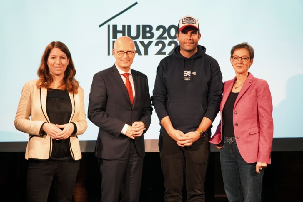 Dr. Anna Christmann (Bundesministerium für Wirtschaft und Klimaschutz), Dr. Peter Tschentscher, Johannes Berg und Kerstin Wendt-Heinrich (Logistik-Initiative Hamburg).