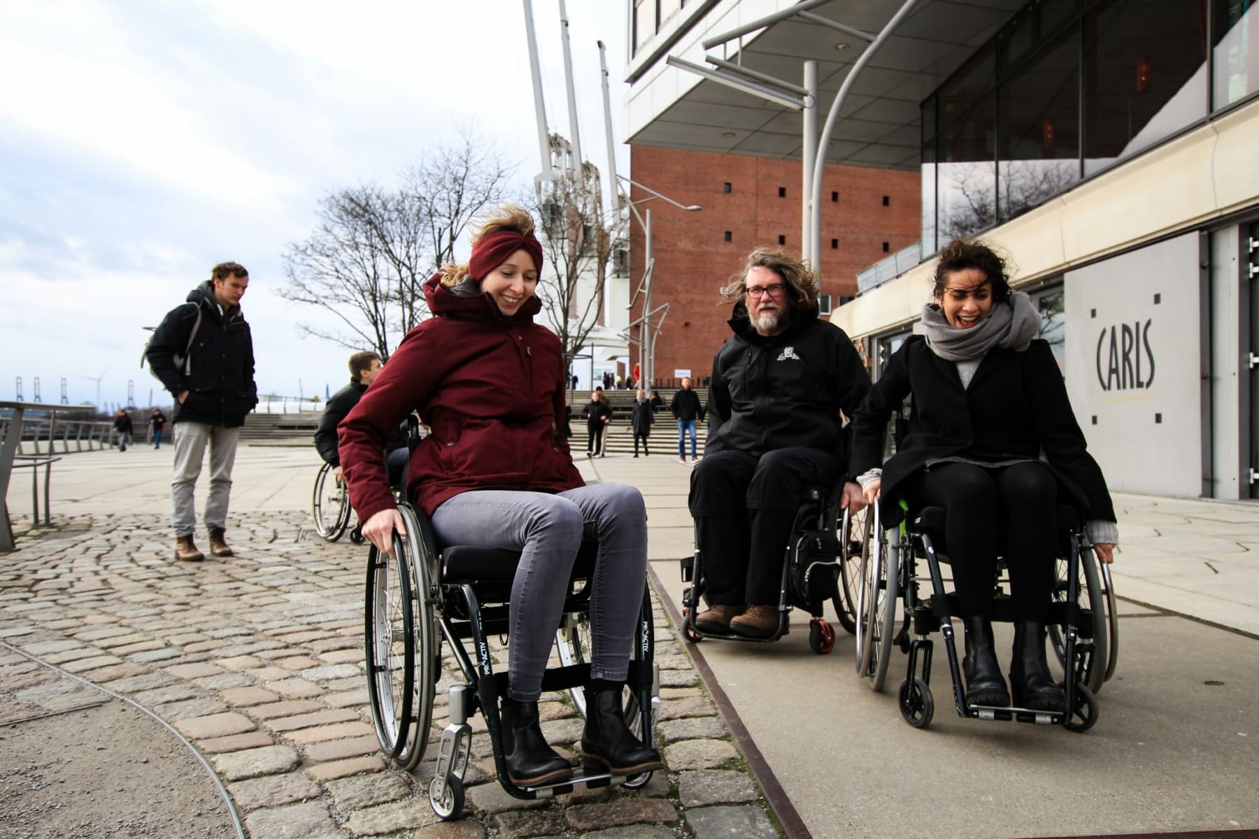 Per Rollstuhl durch die HafenCity mit StattTour.