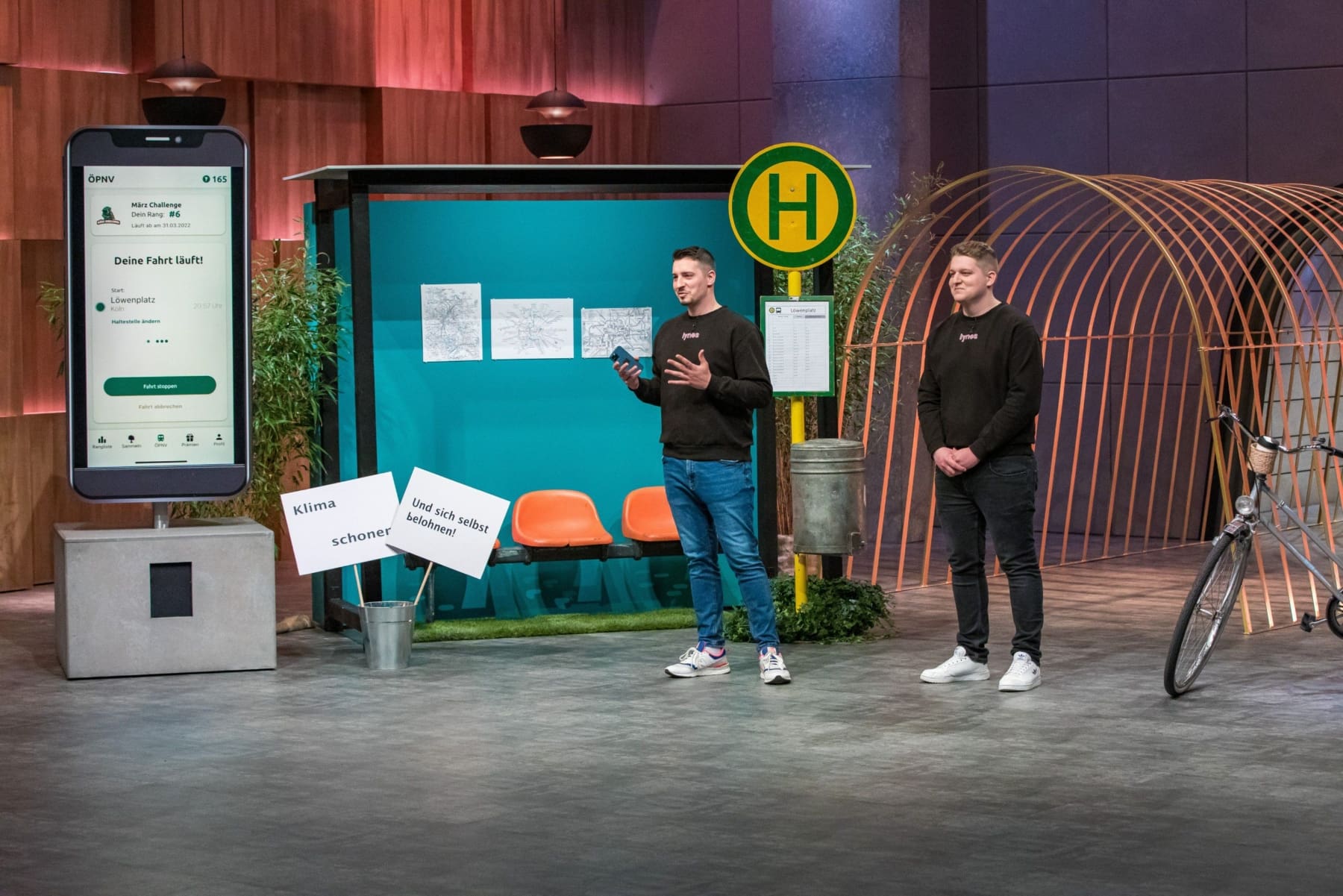 Sven und Tobias Hubbes stellen ihre App lynes vor.