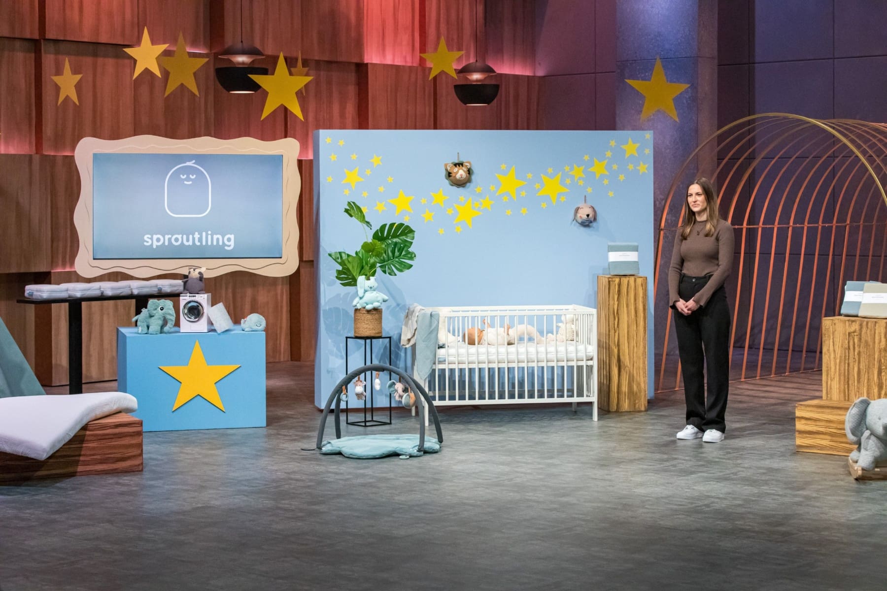 Meltem Aktürk präsentiert die atmungsaktive Babymatratze sproutling.