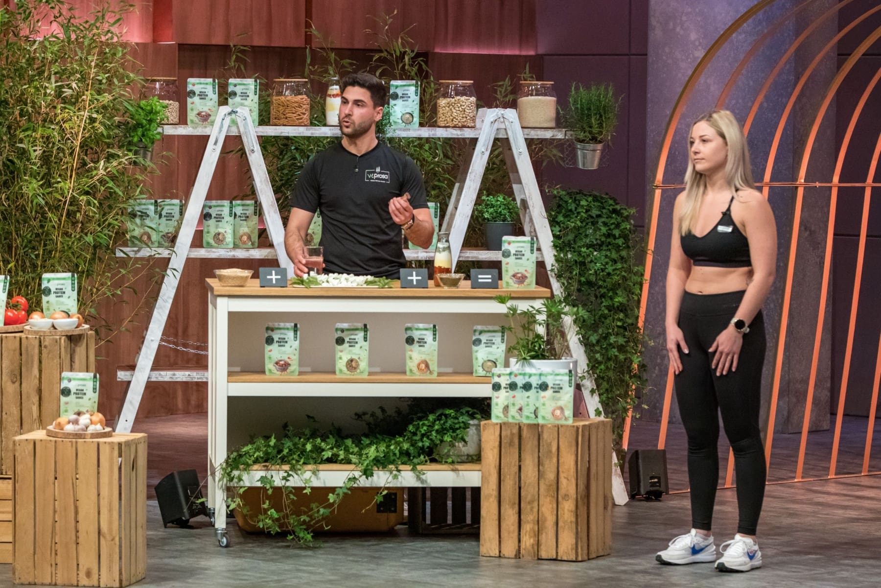 Dominik und Alissa Kübler servieren mit veprosa vegane Proteinsaucen.
