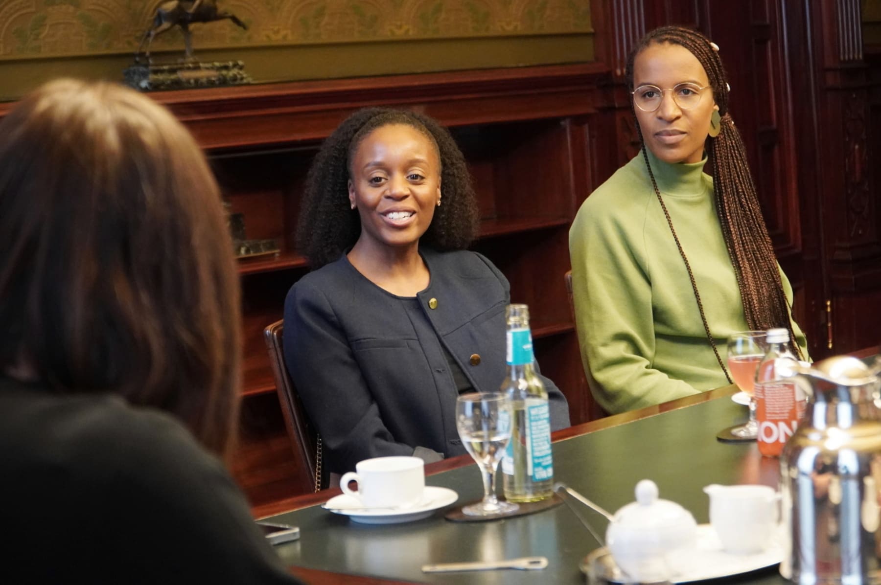 Als Gewinnerinnen bei STARTERiN Hamburg 2023 waren Mariam und Lioba auch zu Gast im Rathaus bei Katharina Fegebank, Hamburgs Zweite Bürgermeisterin und Schirmherrin des Wettbewerbs.