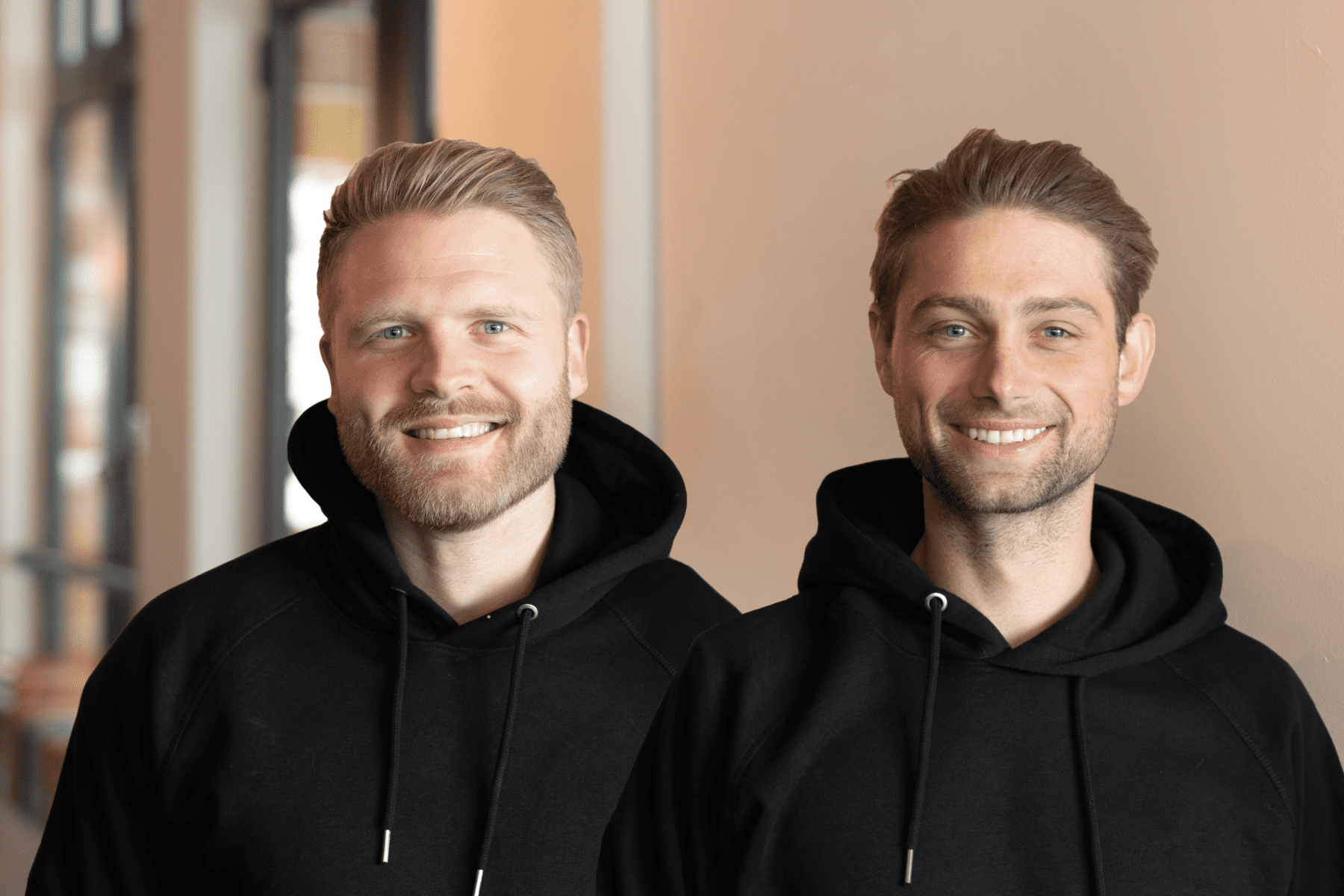 Simon Wilmes und David Dickopf, zwei der Gründer von Just Hair