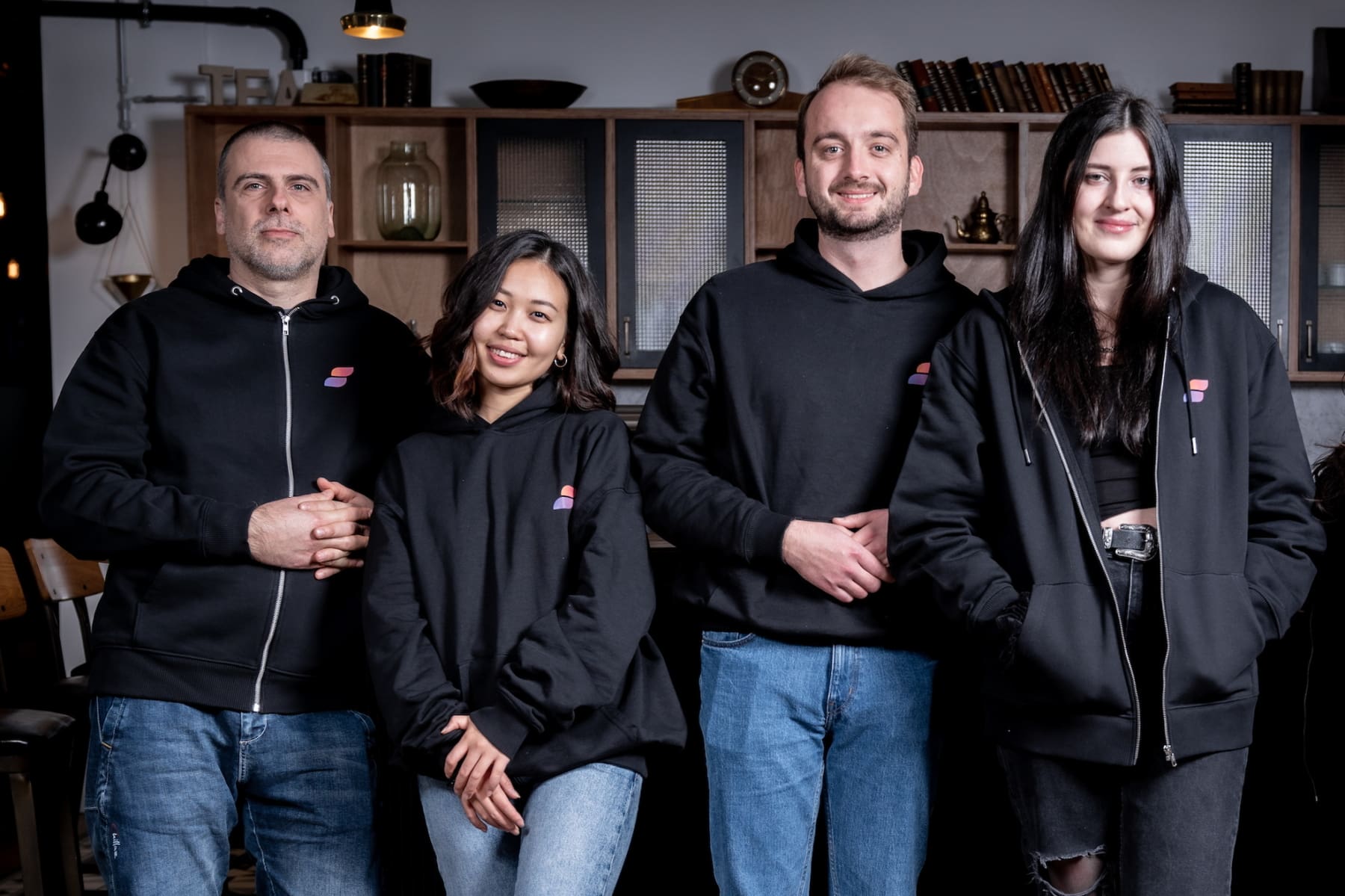 Team Finstep: Georgi Danov (CTO), Nargiza Imanalieva (Content Writer, im Team bis November 2023), Christian Binder (CEO) und Anneke Wolzen (Motion Graphics Designer)