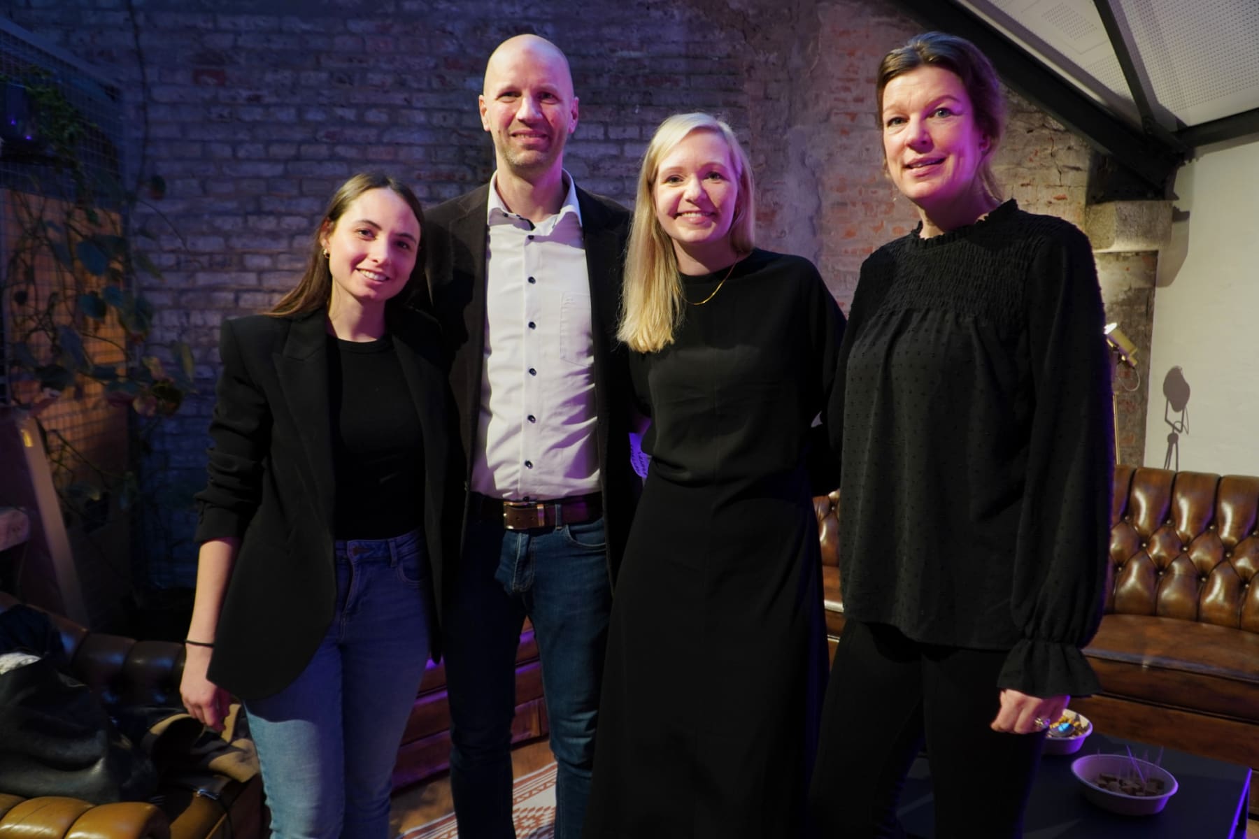 Das Team von The Enabling Company: Maxine Torney (Project Manager New Business), Matthias Kothes (Geschäftsführer), Vanessa Danielczik (Head of New Business) und Melanie Strübbe (Project Manager New Business).