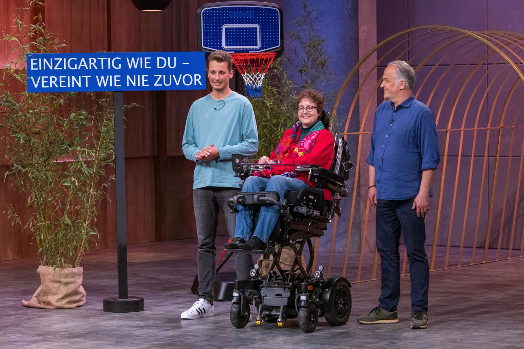 Louis Kleemeyer (l.) und sein Vater Marco mit Karen Schallert, die Unique United fachlich unterstützt.