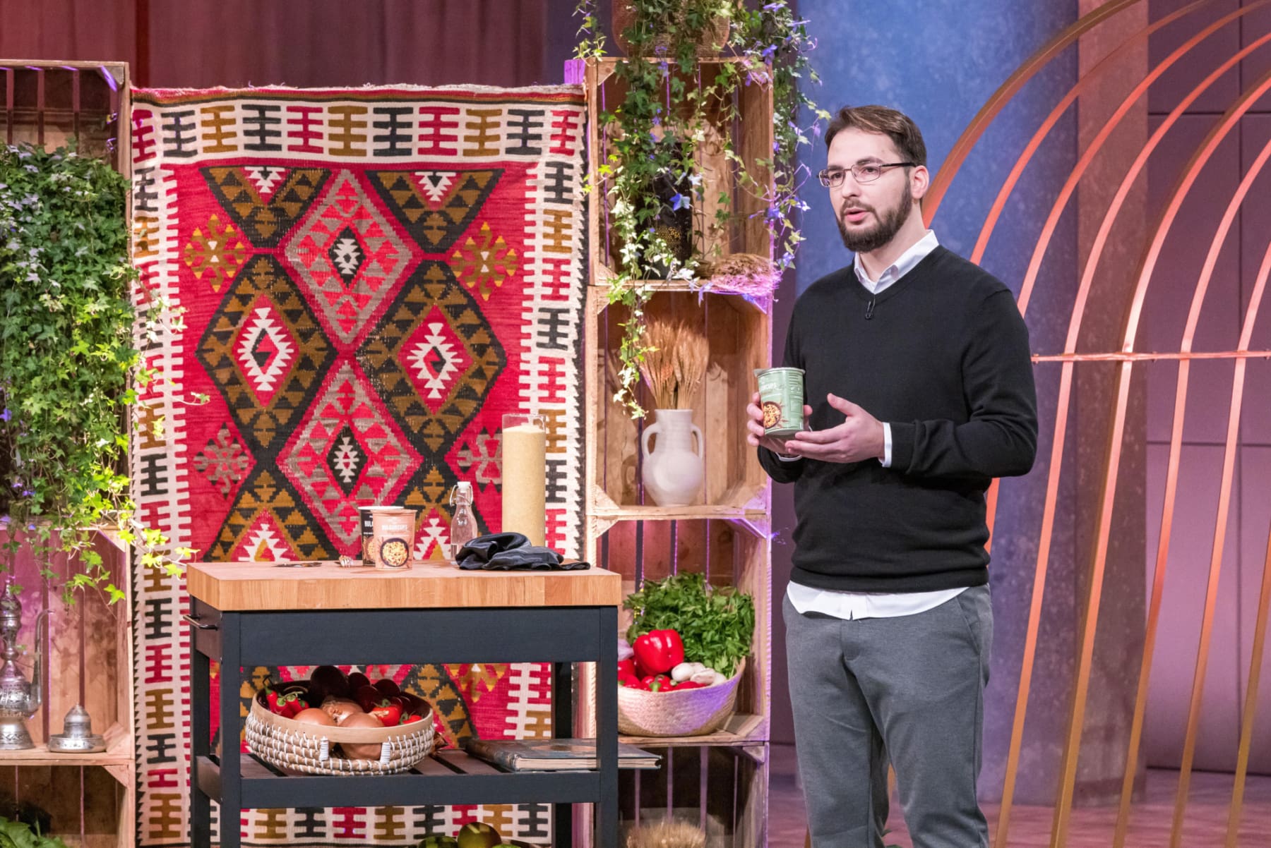 Muhammet Bulat erlebt bei seinem Pitch für die BULGURCUPS eine Achterbahn der Gefühle. (Foto: RTL / Bernd-Michael Maurer)