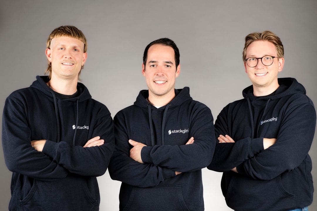 Die Geschäftsführer von Stackgini: David Mente (CTO), Johannes Bock (CEO) und Michael Stedler (IT Demand Management) (Foto: Stackgini)