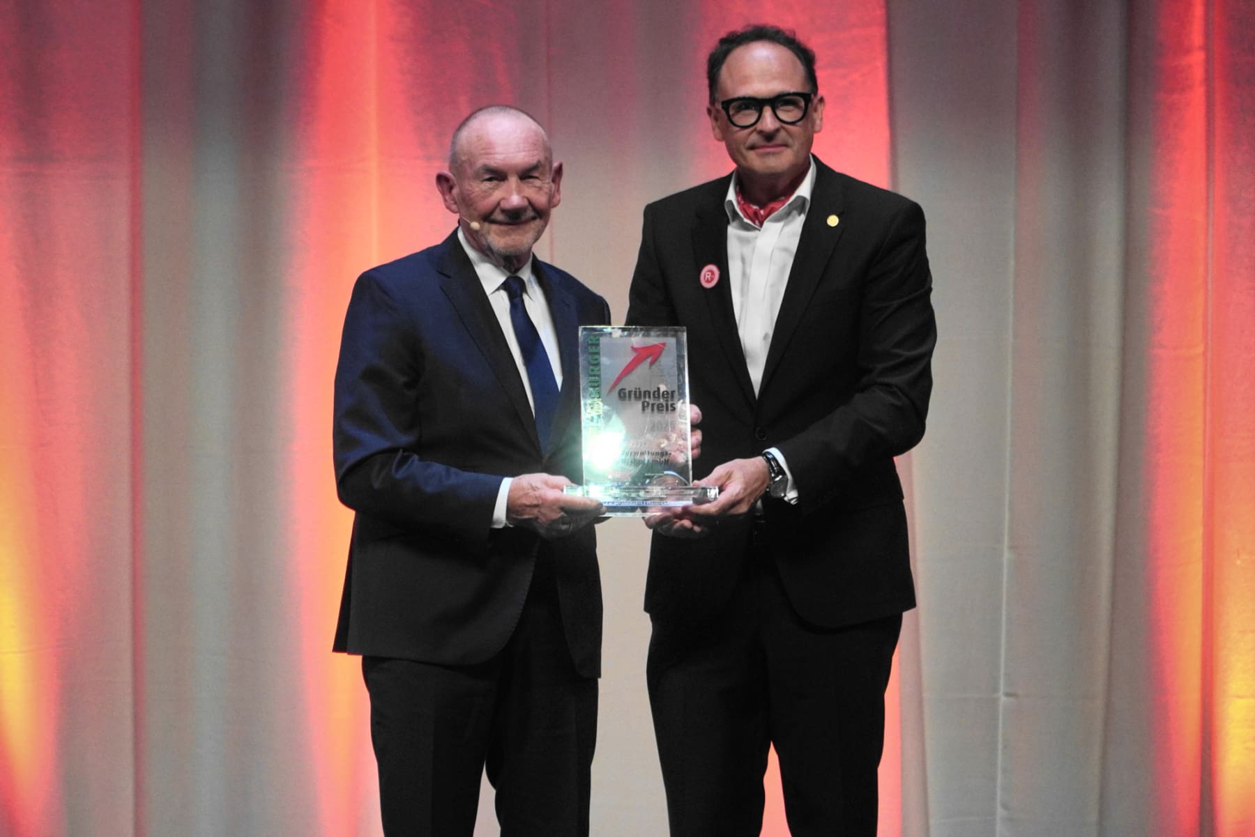 Hamburger Gründerpreis 2025: Norbert Aust, Präses der Handelskammer Hamburg, und Dr. Andreas Grambow, Gerschäftsführer der RITZ Gruppe