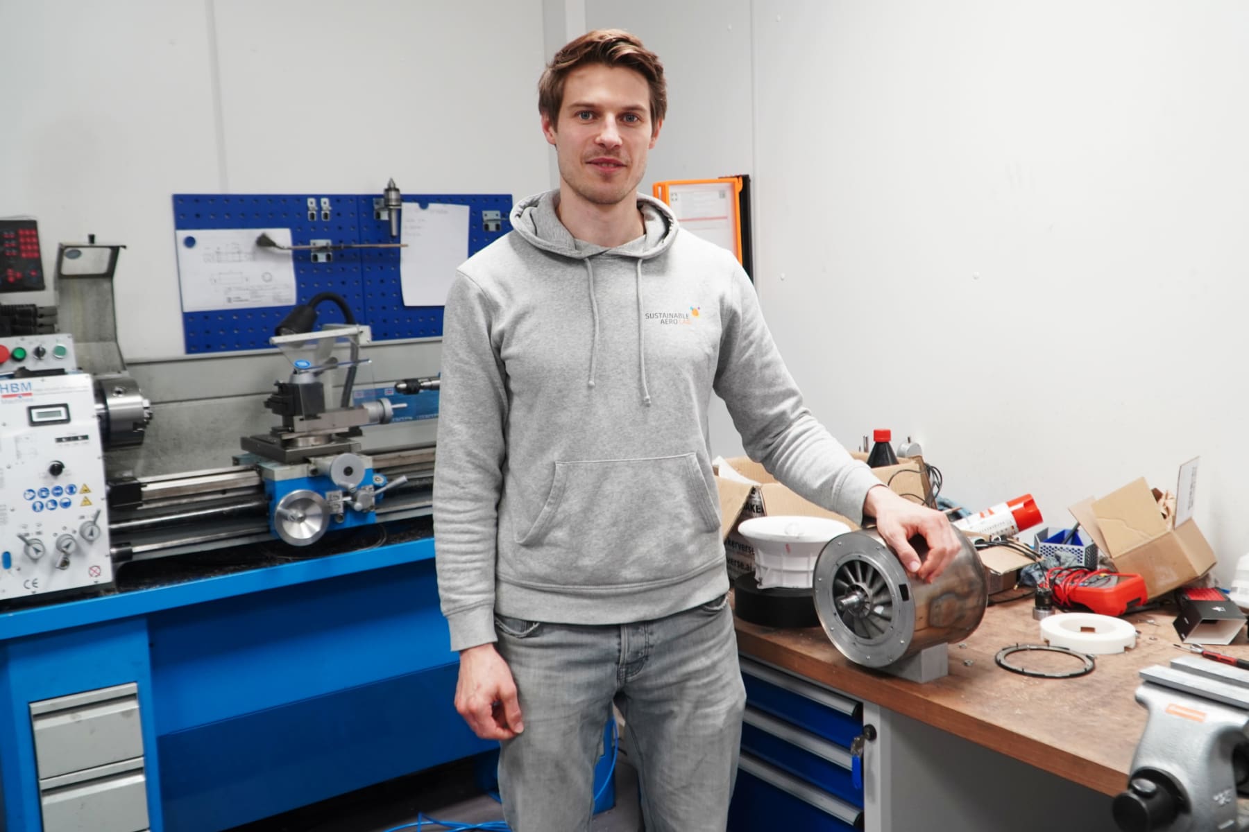 Finn von Westerngagen im Makerspace von DESY