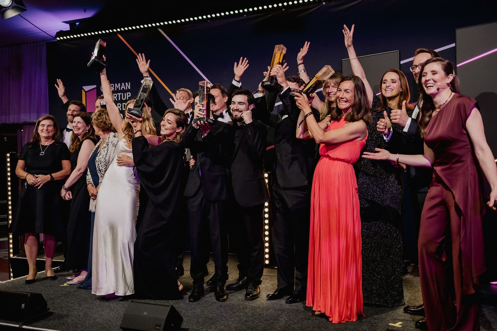 Große Freude bei den Gewinnerinnen und Gewinnern der German Startup Awards.
