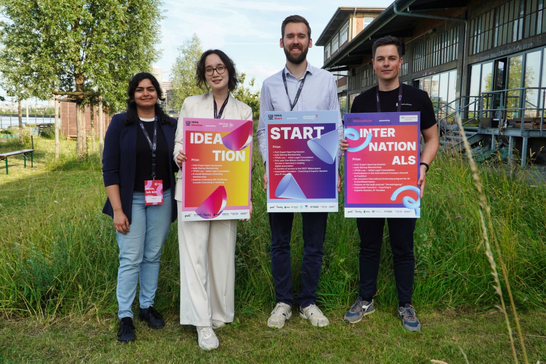 Sie haben die Hamburg Innovation Awards 2026 gewonnen: Nidhi Mote & Kamila Kanatbay (visflo), Maximilian Dunker (Aortex) und Anthony Cavin (ReductStore).