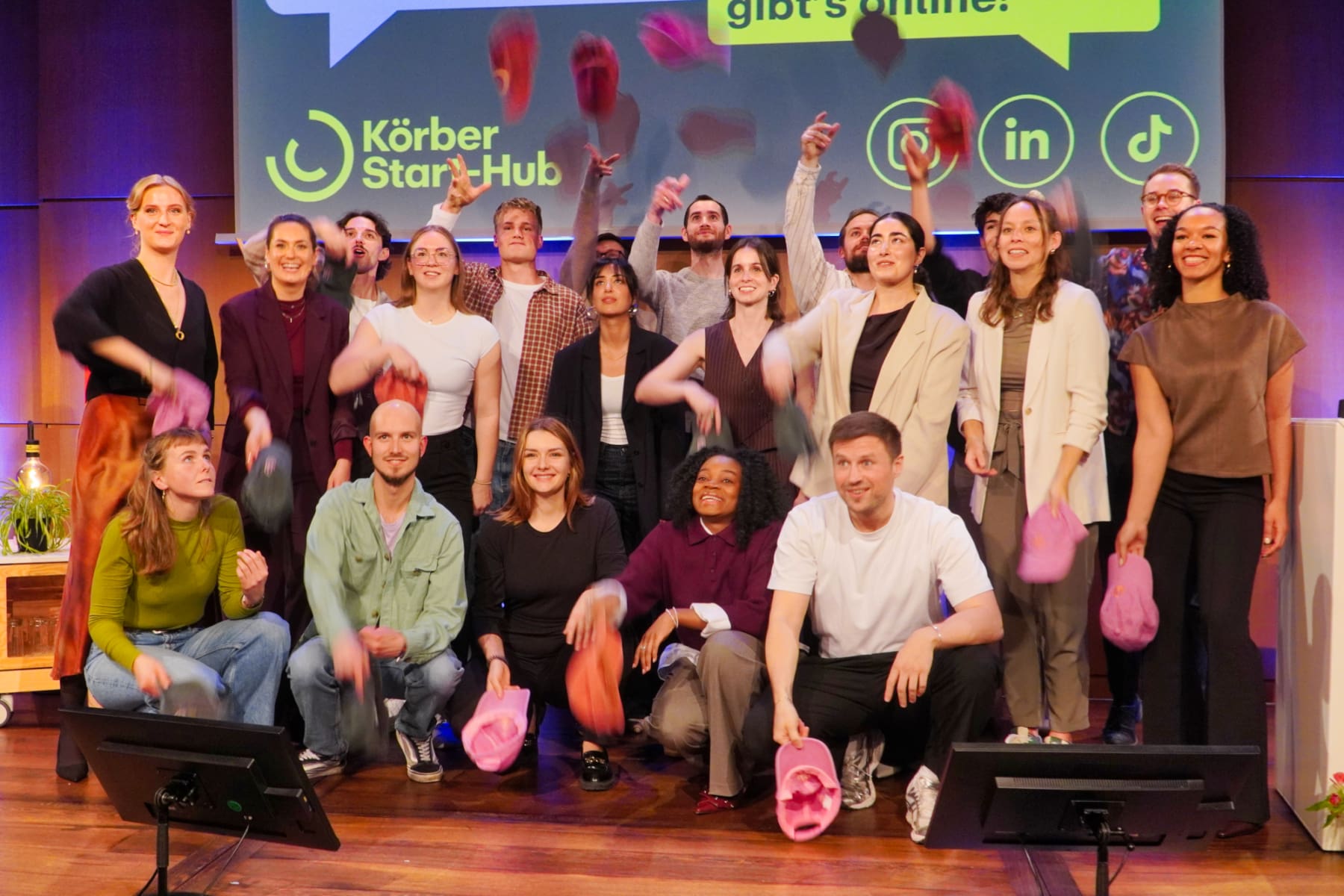 Gruppenbild vom Abschlusspitch von Batch 2 des Next.Generation Inkubators.