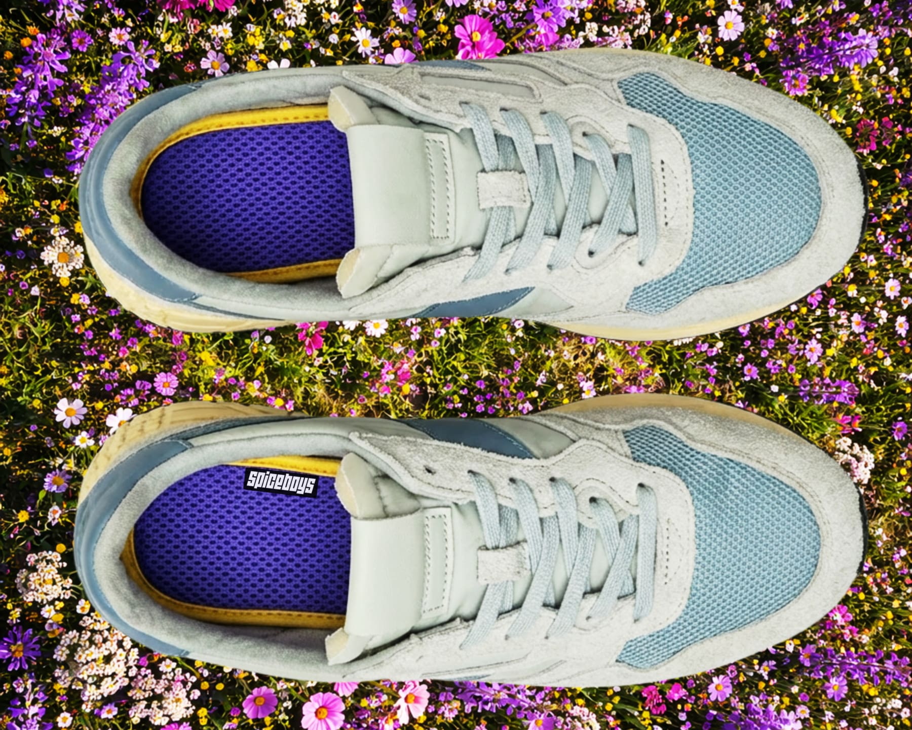 Ein Paar Sneaker mit den Spiceboys-Einlegesohlen