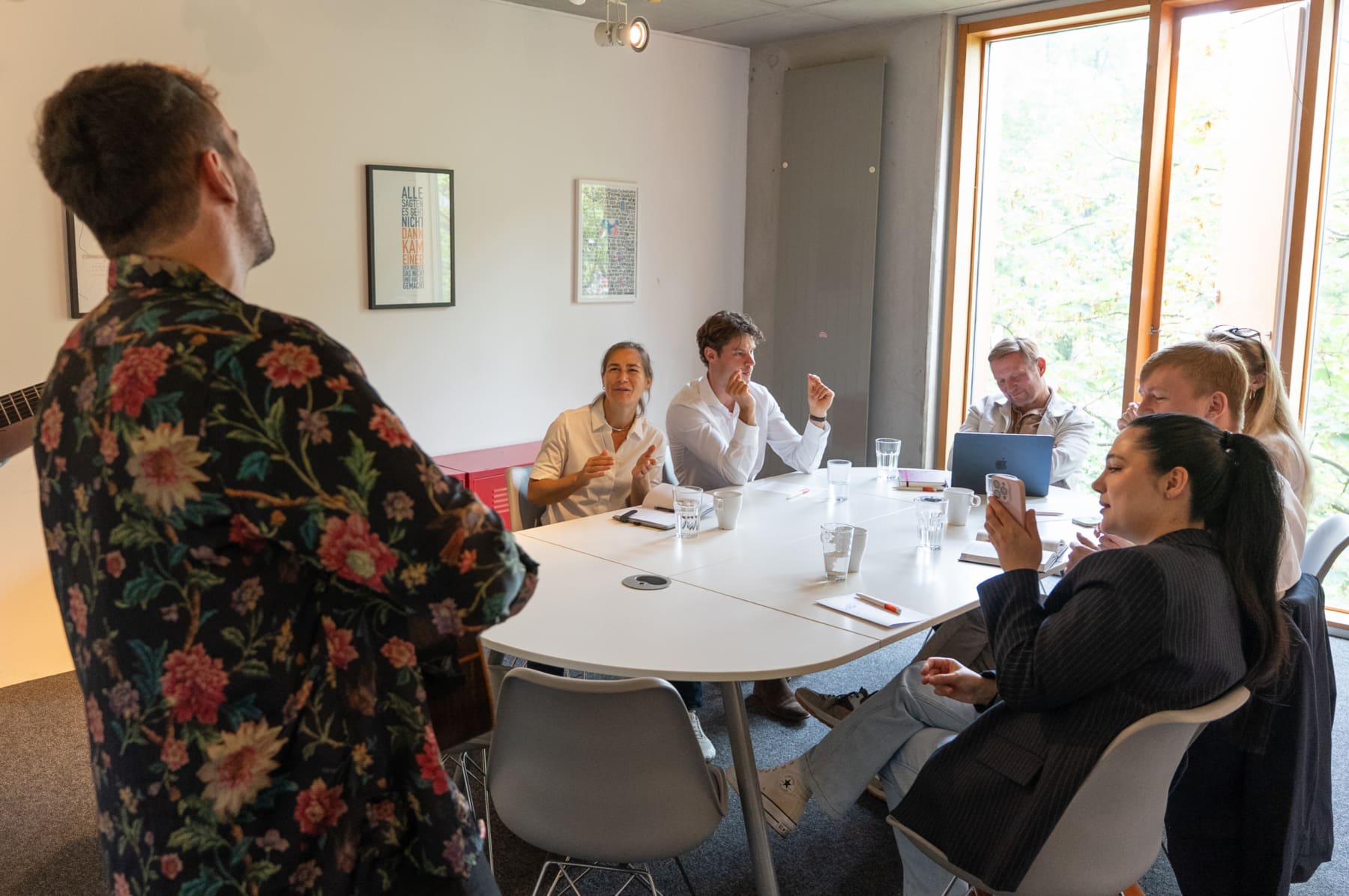 Besser als Homeoffice: Meeting mit Musik