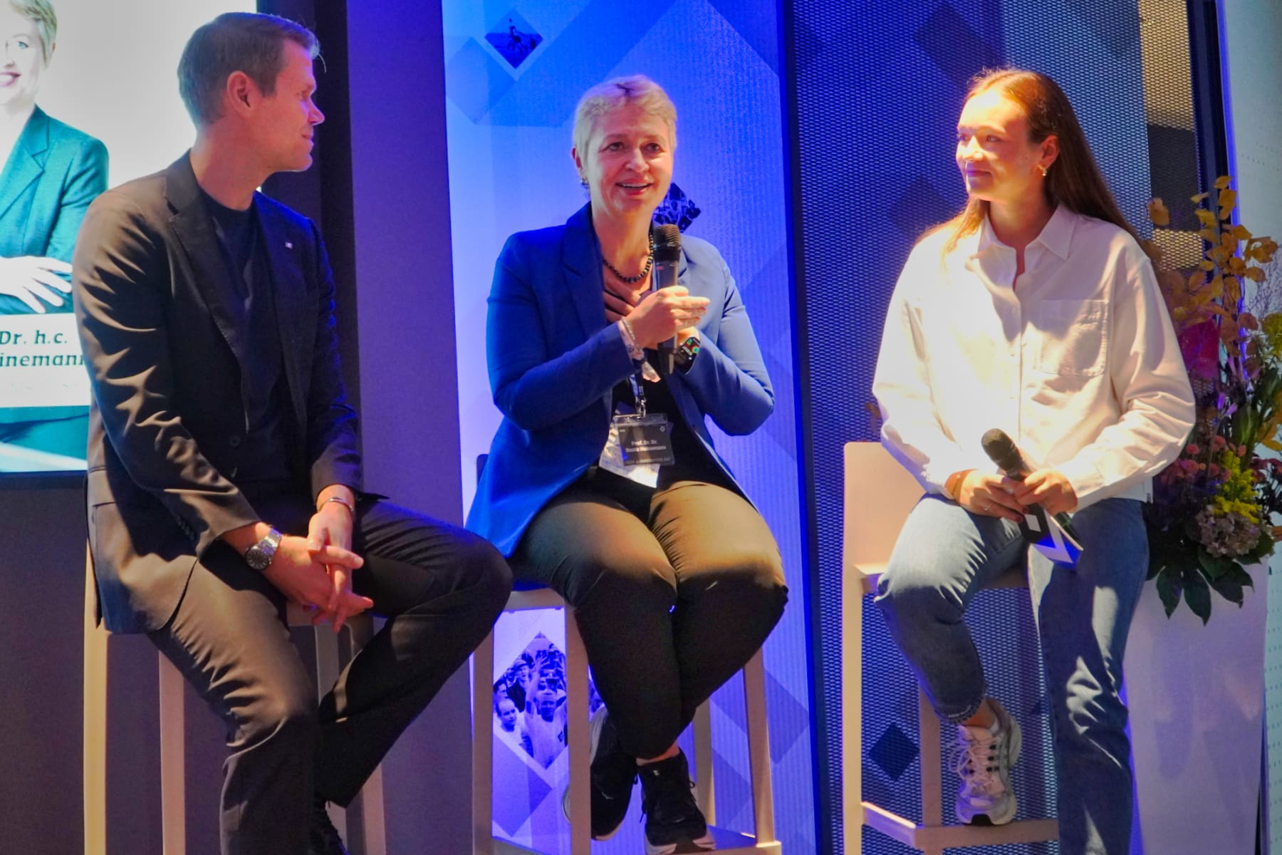 Panel zum Innovationsstandort Hamburg mit Dr. Eric Huwer, Prof. Dr. Dr. h. c. Beate Heinemann und Hanna Kummerfeld vom HSV-Presseteam